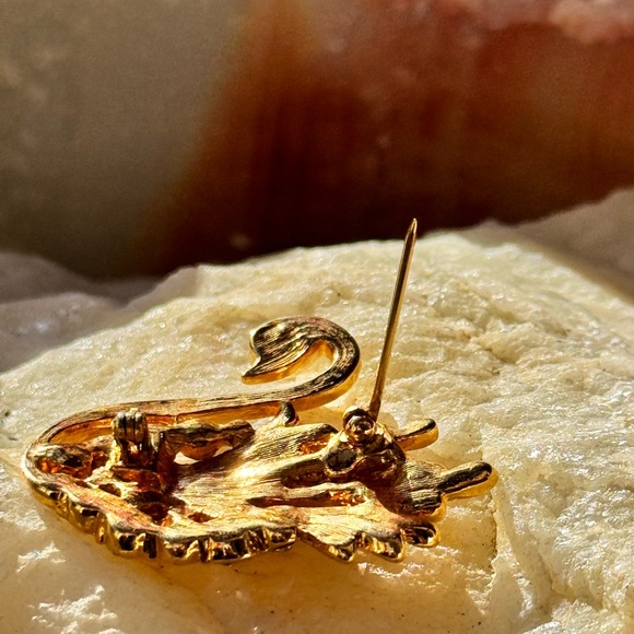 A Sparkly Gold Toned Swan with Beautiful Feathers Brooch - Picture 7 of 10